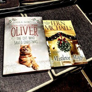 Oliver & Mistletoe Magic - NWOT